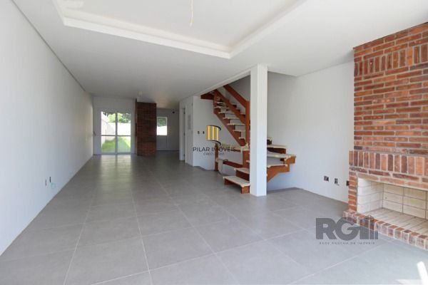 Sobrado para Venda - 100m², 3 dormitórios, sendo 3 suites, 2 vagas - Portal Do Guarujá