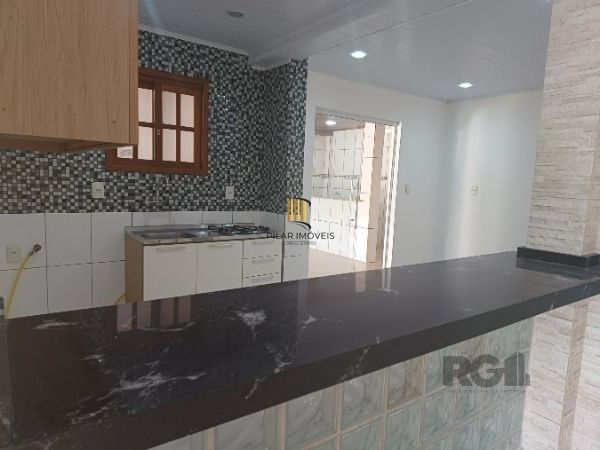 Casa em Porto Alegre, no bairro Restinga, com 4 dormitório(s), e 4 banheiros, à venda.