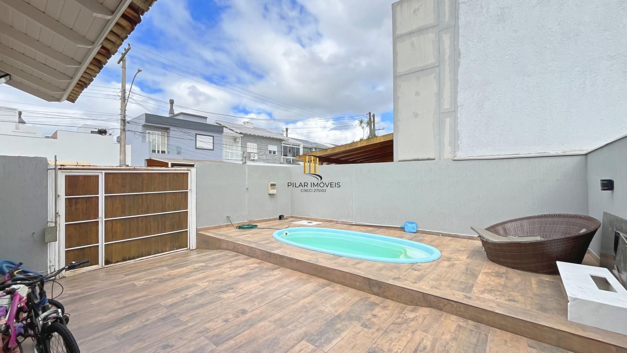 Casa 3 dormitórios no bairro Hípica