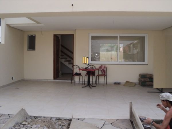 Casa 3 dormitórios no bairro Hípica
