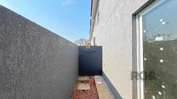 Casa Condominio em Porto Alegre, no bairro Nonoai, com 2 dormitório(s), e 2 banheiros, à venda.