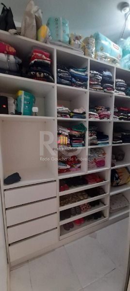 Casa para Venda - 374m², 4 dormitórios, sendo 1 suites, 3 vagas - Guarujá