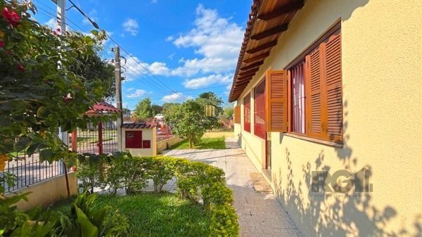 Casa 4 dormitórios no bairro Restinga