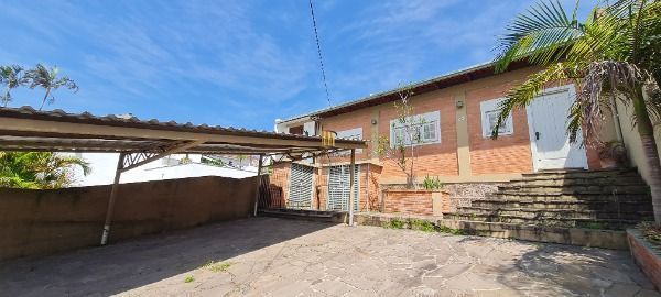 Casa 2 dormitórios no bairro Hípica