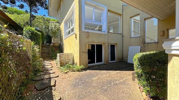 Casa no Jardim do Sol com 4D, sendo 2 suítes e 4 vagas de garagem