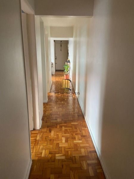 Apartamento em Porto Alegre, no bairro Cristal, com 3 dormitório(s), e 3 banheiros, à venda.