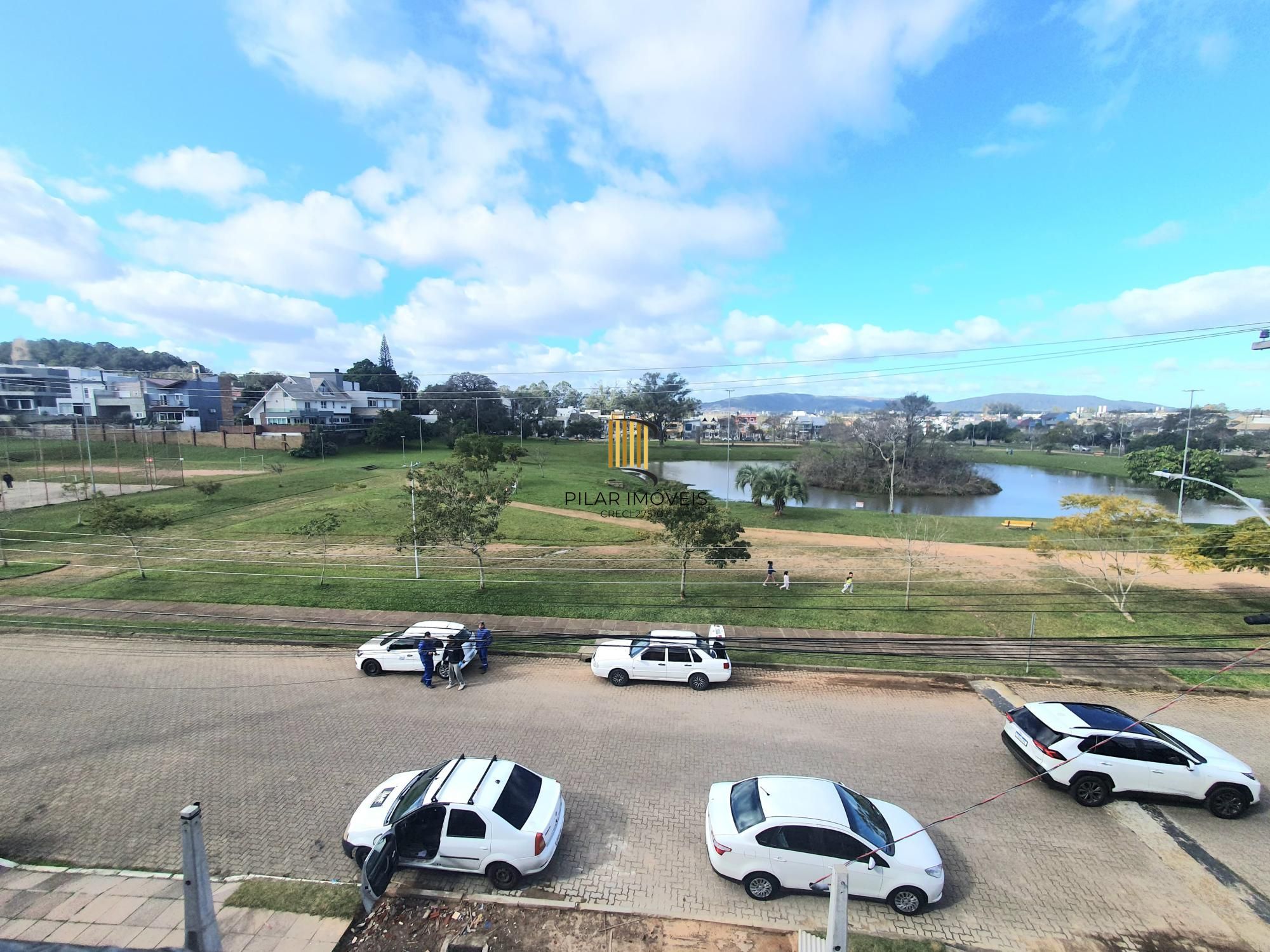 Casa em Porto Alegre, no bairro Hípica, com 2 dormitório(s), e 2 banheiros, à venda.