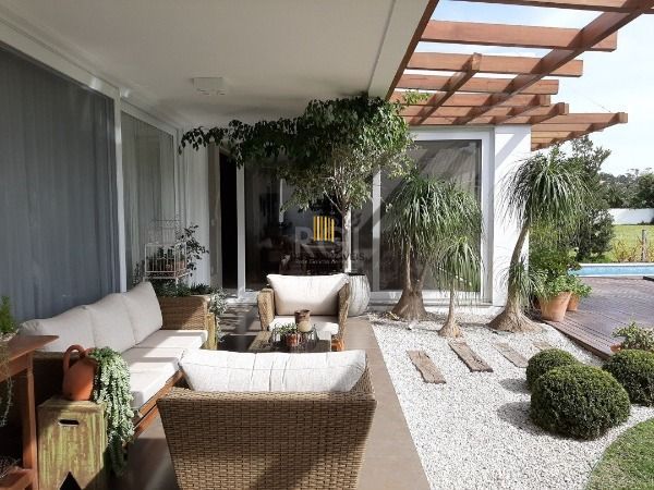 Casa Condominio em Porto Alegre, no bairro Belém Novo, com 3 dormitório(s), e 3 banheiros, à venda.