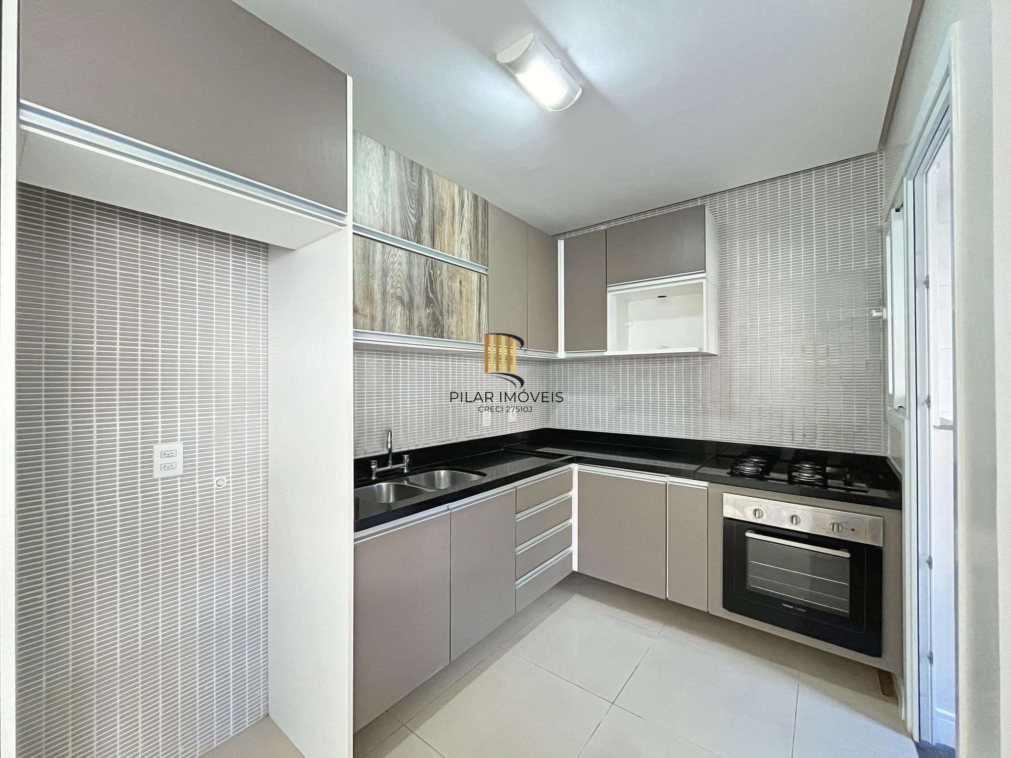 Casa 3 dormitórios no bairro Hípica