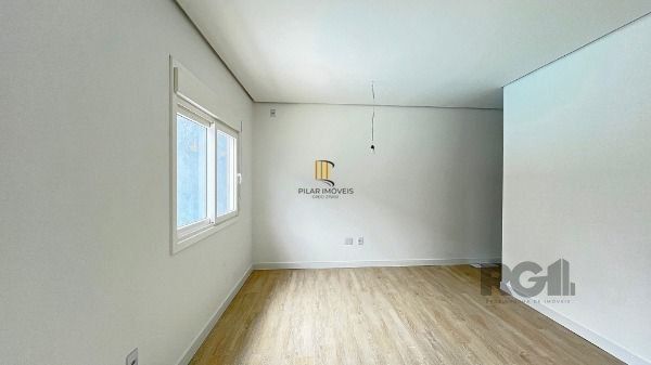Casa em Porto Alegre, no bairro Ipanema, com 3 dormitório(s), à venda.