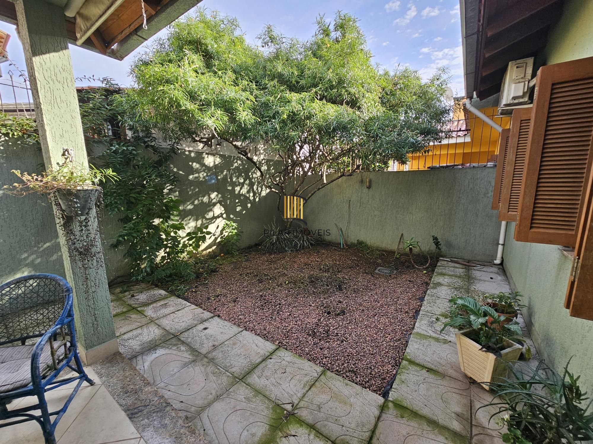 Casa 3 dormitórios no bairro Guarujá