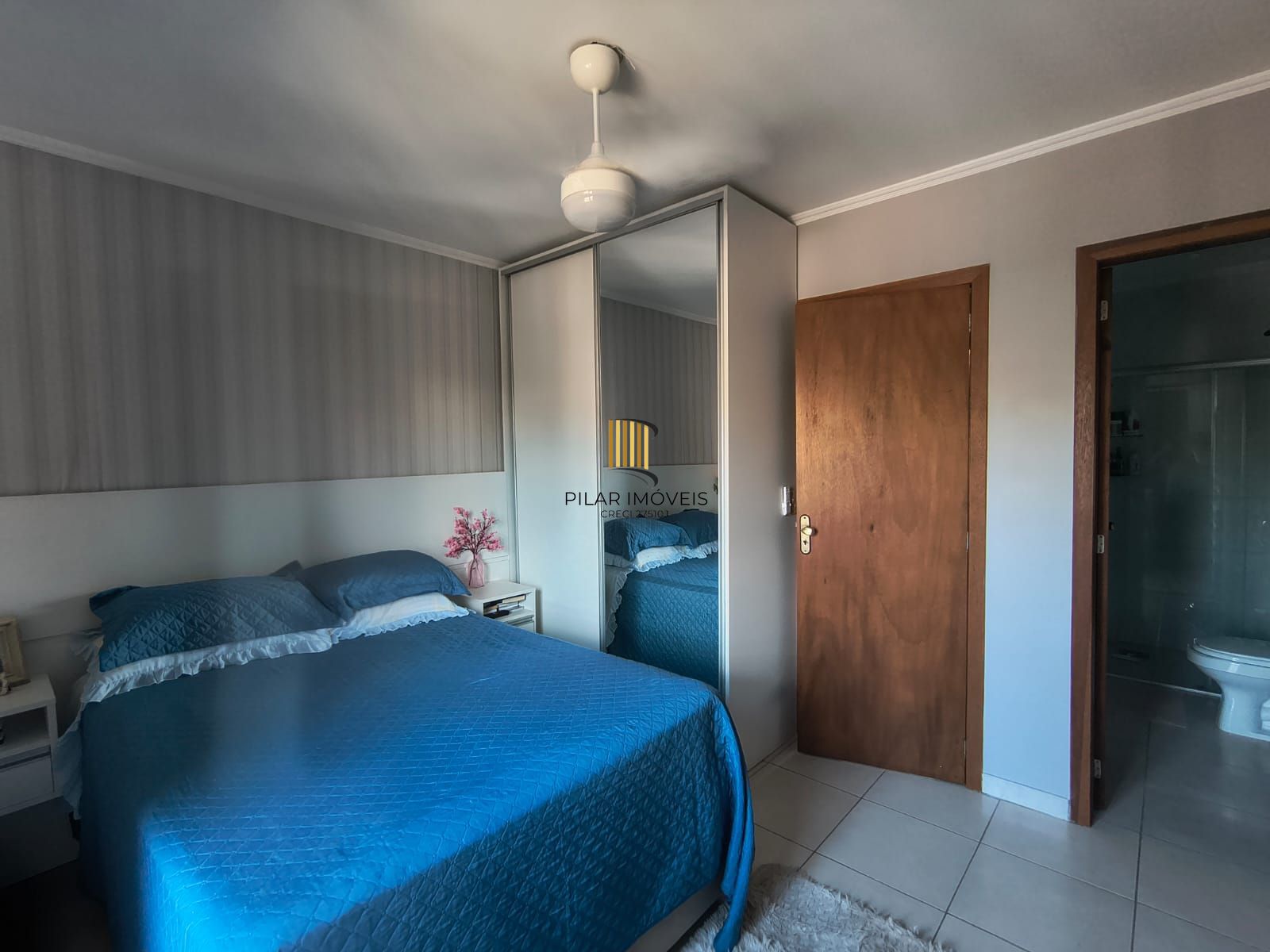 Otimo sobrado com 2 suites no bairro Guaruja