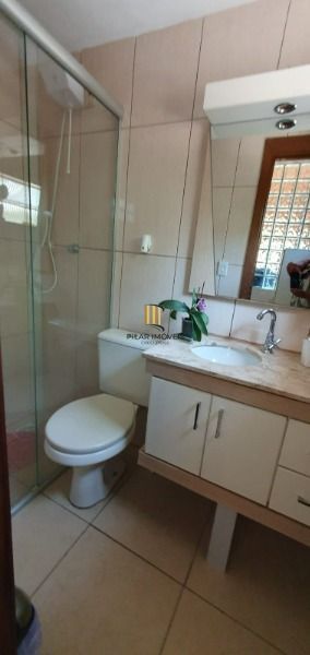 Sítio em Porto Alegre, no bairro Restinga, com 2 dormitório(s), e 2 banheiros, à venda.