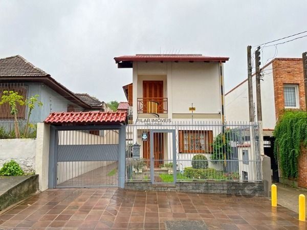 Casa em Porto Alegre, no bairro Tristeza, com 3 dormitório(s), e 3 banheiros, à venda. - Pilar Imóveis