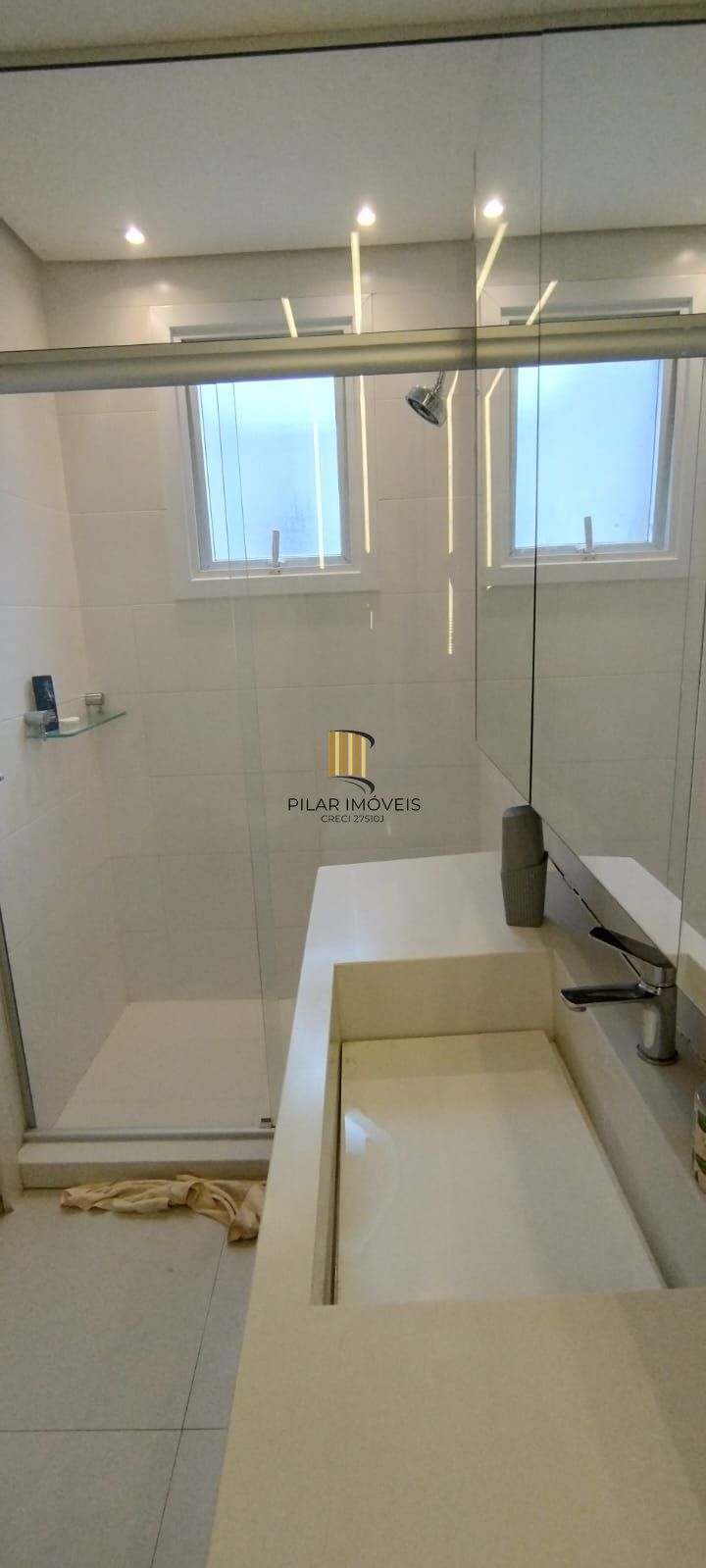 Casa térrea em condomínio fechado com 3 suítes, mobiliada, pátio , 168 m² privativos