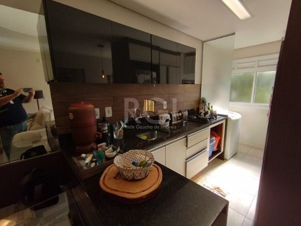 Apartamento em Porto Alegre, no bairro Ipanema, com 2 dormitório(s), e 2 banheiros, à venda.