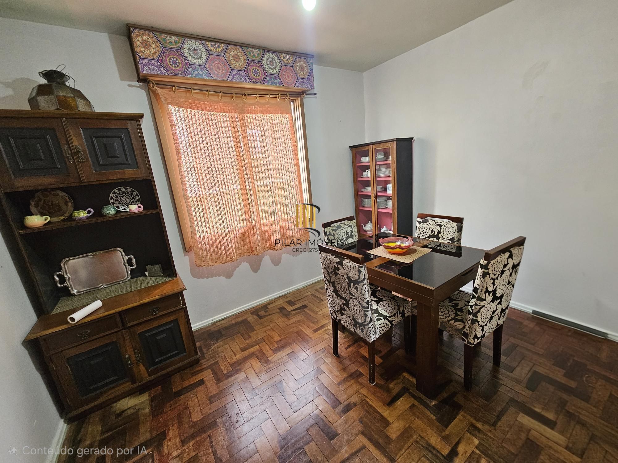 Casa 3 dormitórios e edícula com churrasqueira no bairro Medianeira !