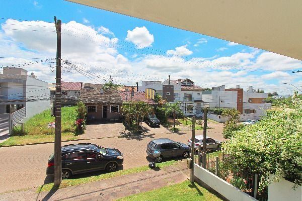 Casa em Porto Alegre, no bairro Hípica, com 3 dormitório(s), e 3 banheiros, à venda.