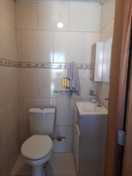 Casa em Porto Alegre, no bairro Belém Novo, com 2 dormitório(s), e 2 banheiros, à venda.