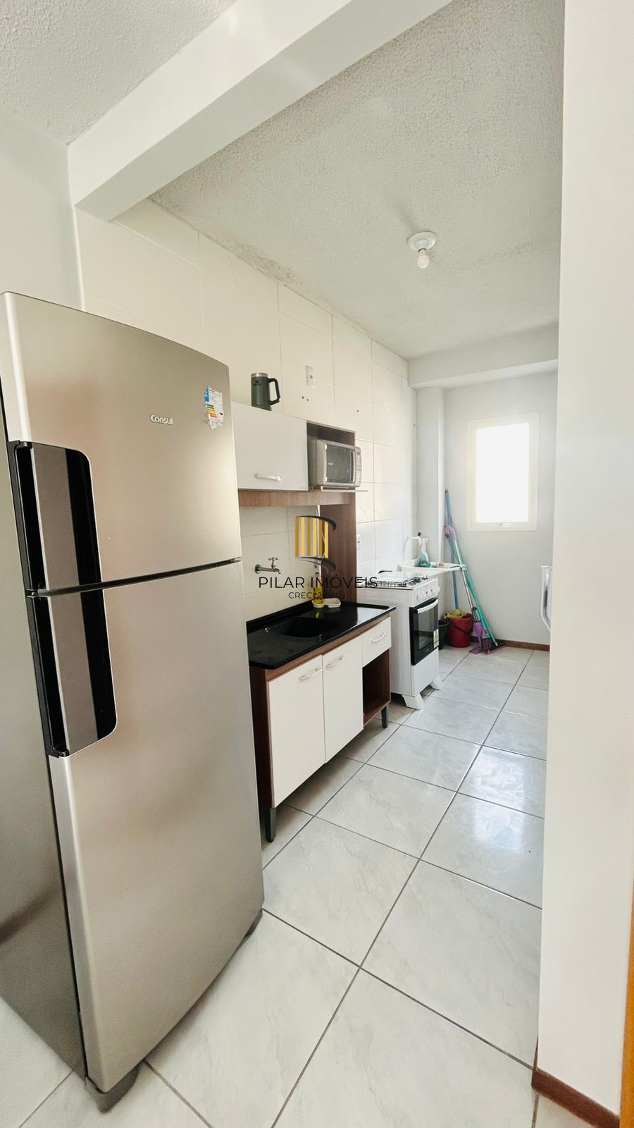 Apartamento 2 dormitórios com box e churrasqueira.