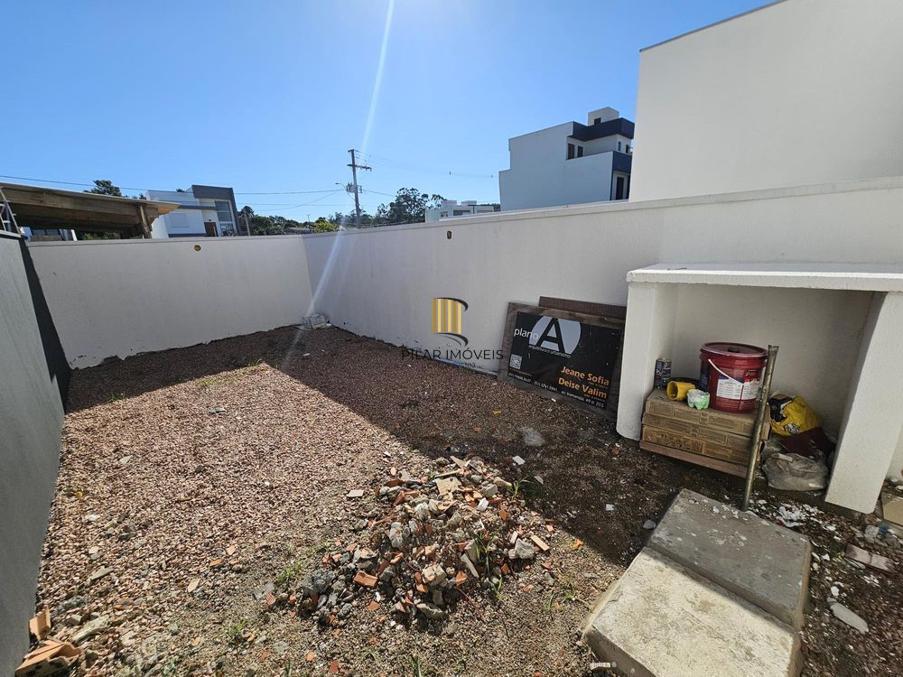 Casa 2 dormitórios no bairro Hípica