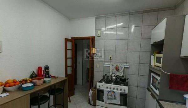 Casa em Porto Alegre, no bairro Cavalhada, com 5 dormitório(s), e 5 banheiros, à venda.