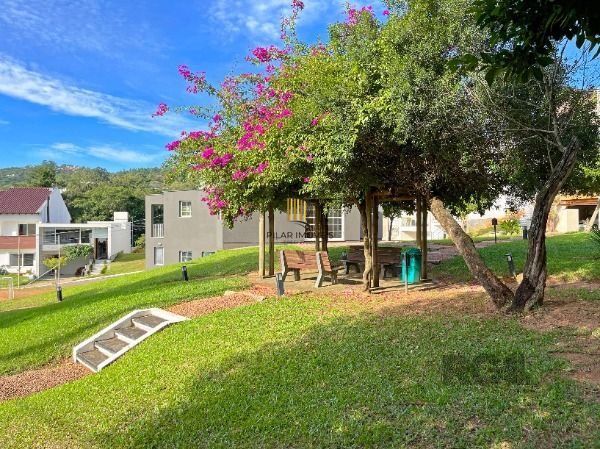 Casa Condominio em Porto Alegre, no bairro Vila Nova, com 3 dormitório(s), e 3 banheiros, à venda.