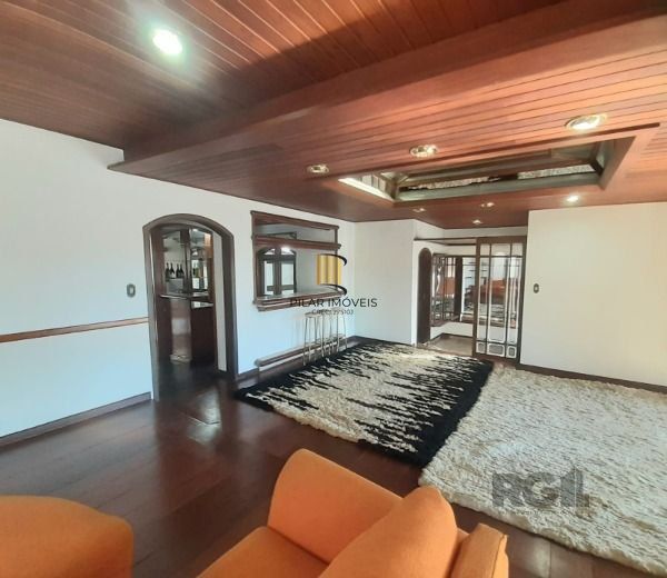 Casa Comercial em Porto Alegre, no bairro Tristeza, à venda.