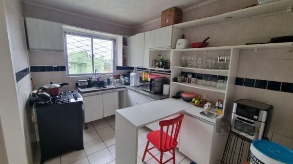Casa Condominio em Porto Alegre, no bairro Espírito Santo, com 3 dormitório(s), e 3 banheiros, à venda.