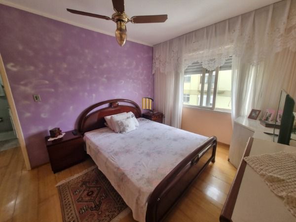 Apartamento em Porto Alegre, no bairro Cristal, com 2 dormitório(s), e 2 banheiros, à venda.