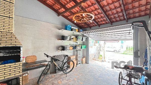 Casa em Porto Alegre, no bairro Hípica, com 2 dormitório(s), e 2 banheiros, à venda.