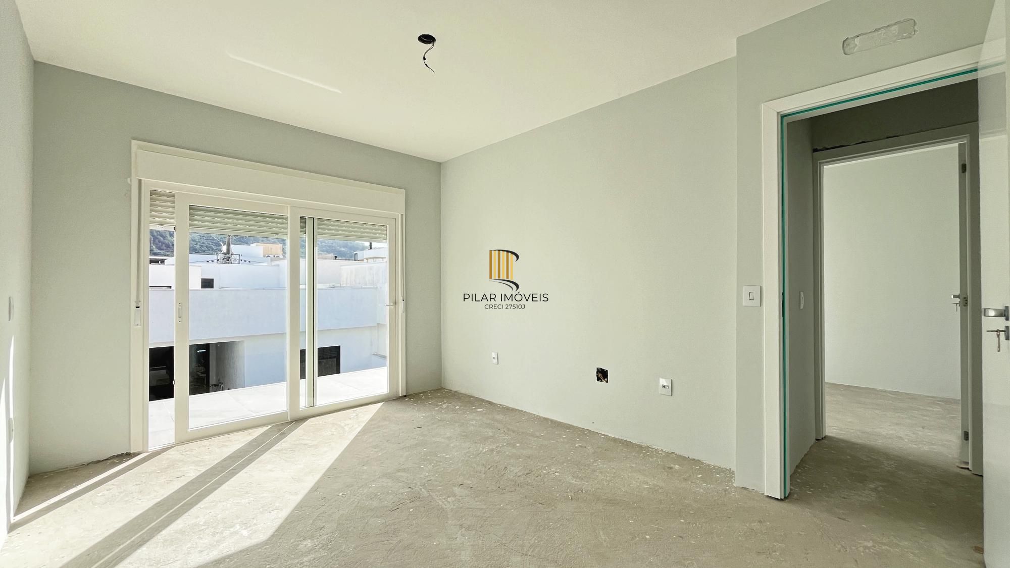 Casa 4 dormitórios( 1 dorm térreo) no Condomínio Villa Amalfi, na zona sul de Porto Alegre.