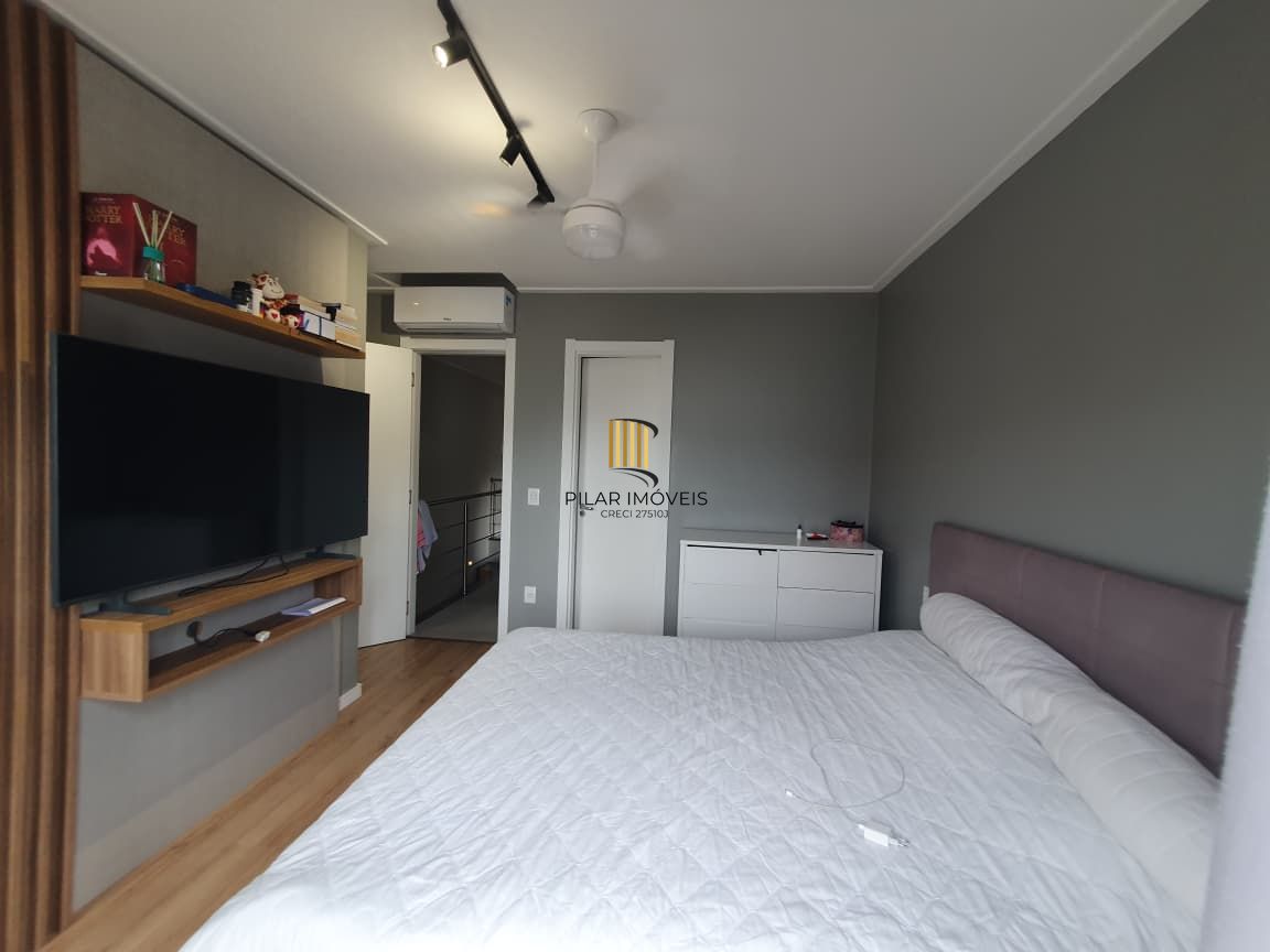 Casa 3 dormitórios no bairro Hípica