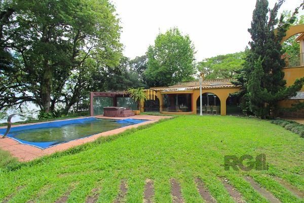 Casa em Porto Alegre, no bairro Pedra Redonda, com 7 dormitório(s), e 7 banheiros, à venda.