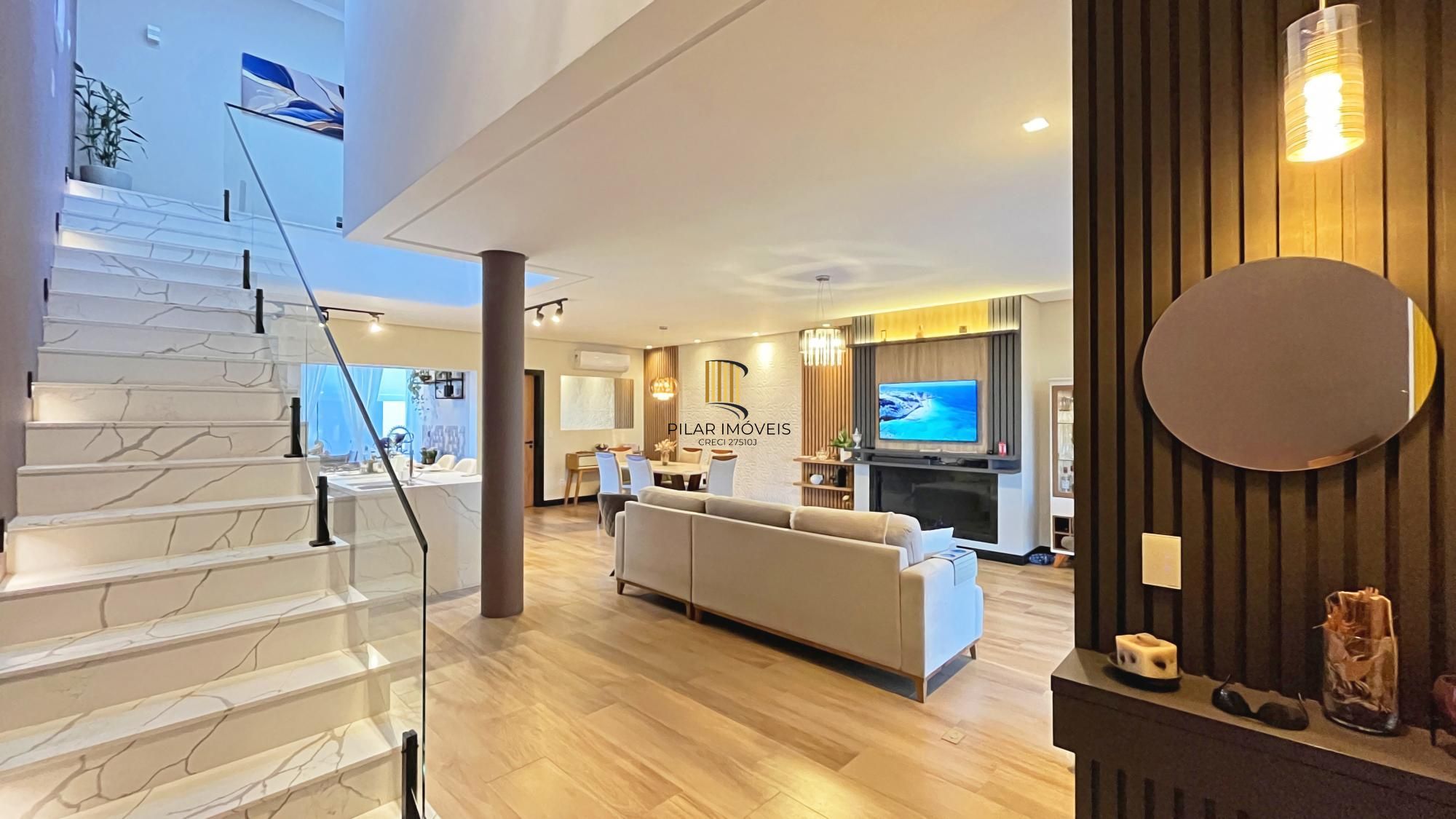 Casa à venda com 174m², 3 dormitórios, 3 suítes, 2 vagas, no bairro Hípica em Porto Alegre