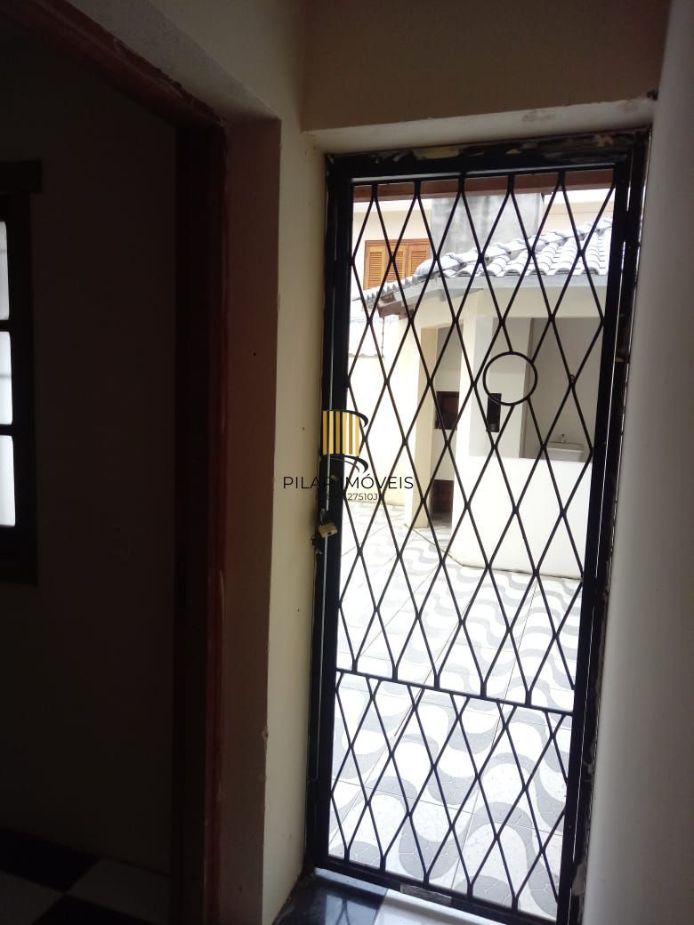 Casa 2 dormitórios no bairro Guarujá
