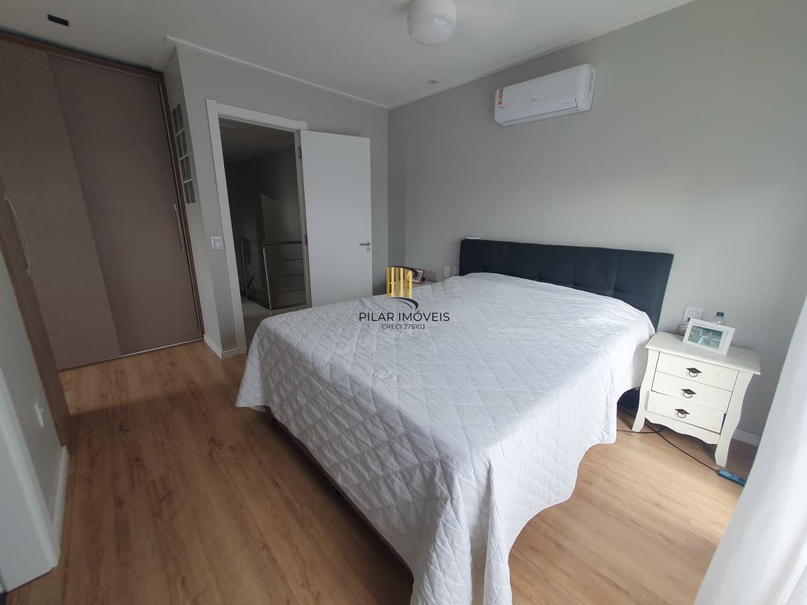 Casa 3 dormitórios no bairro Hípica