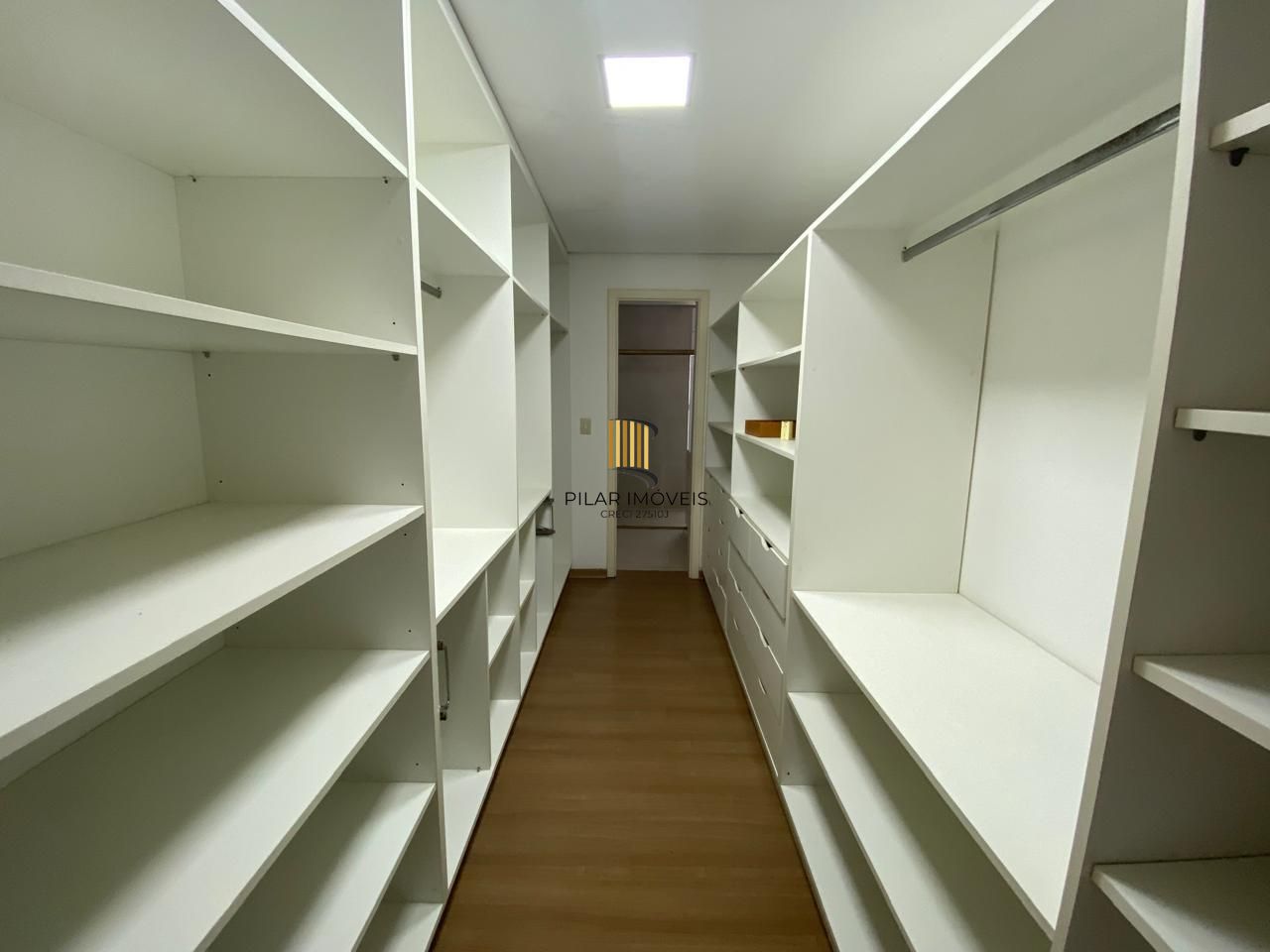 Casa em condomínio semimobiliada, no Lagos de Nova Ipanema