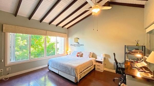 Casa em Porto Alegre, no bairro Hípica, com 3 dormitório(s), e 3 banheiros, à venda.