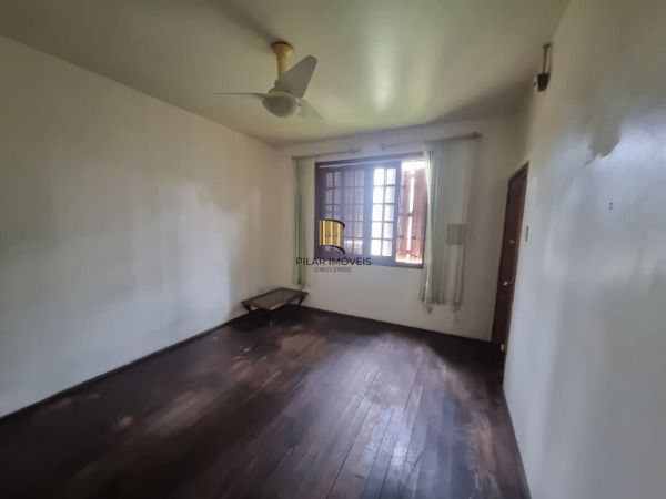 Casa 4 dormitórios no bairro Camaquã