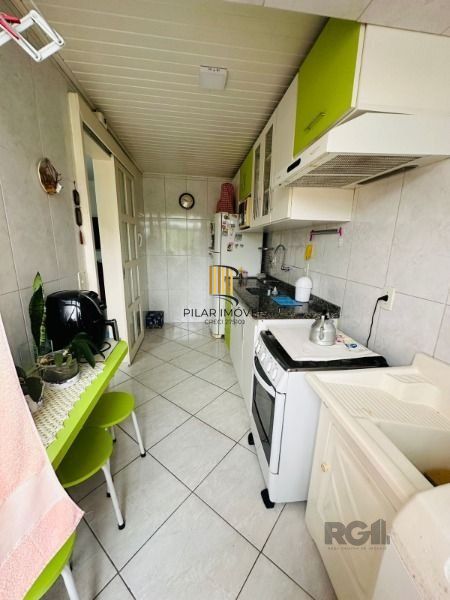 Apartamento em Porto Alegre, no bairro Cristal, com 2 dormitório(s), e 2 banheiros, à venda.