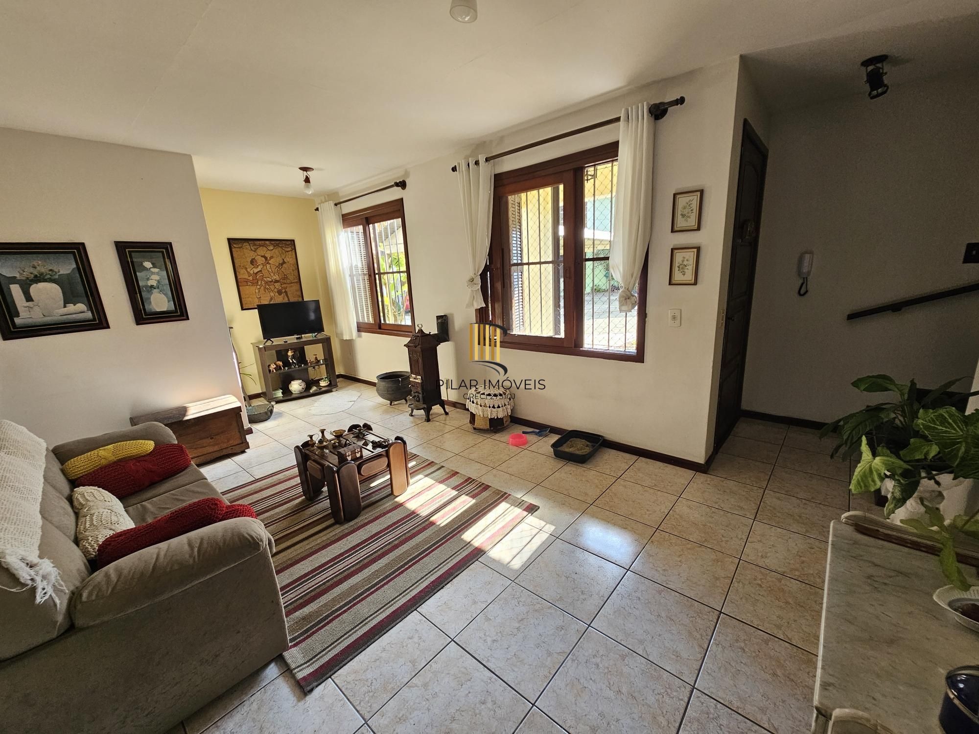 Casa 3 dormitórios no bairro Hípica