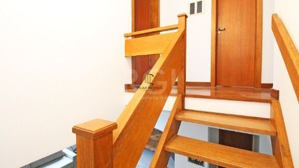 Casa em Porto Alegre, no bairro Hípica, com 3 dormitório(s), e 3 banheiros, à venda.