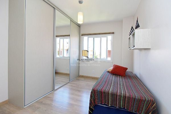 Casa 3 dormitórios no bairro Hípica