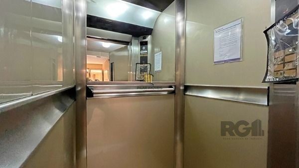 Apartamento em Porto Alegre, no bairro Cidade Baixa, com 1 dormitório(s), e 1 banheiros, à venda.