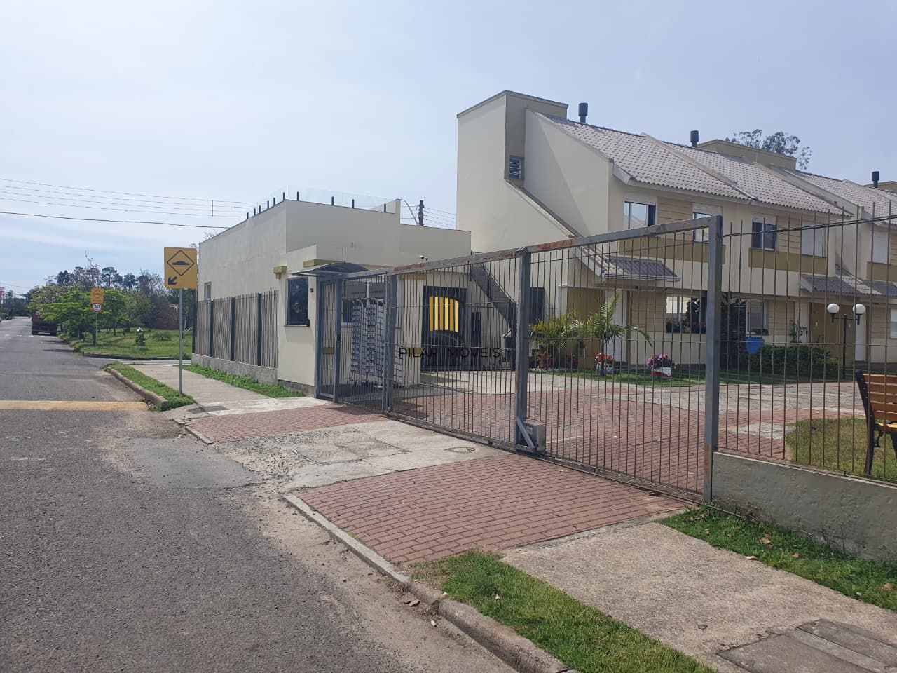 Sobrado  no condomínio Vida Nova Garden no bairro Hípica - zona sul de Porto alegre