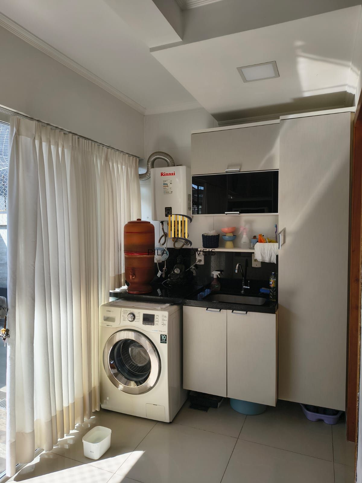 Otimo sobrado com 2 suites no bairro Guaruja