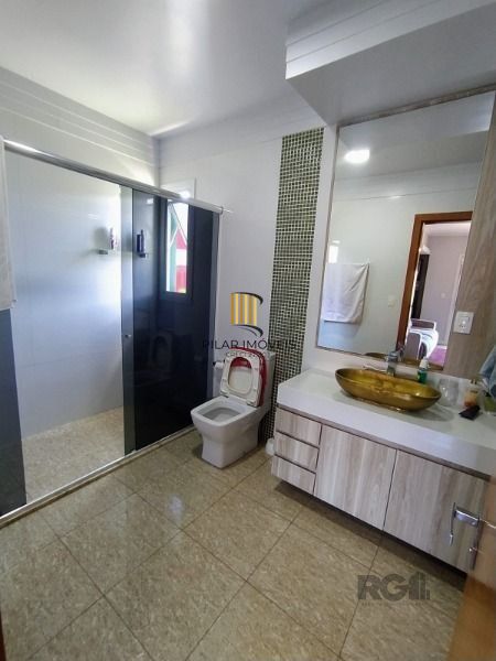 Casa em Porto Alegre, no bairro Hípica, com 3 dormitório(s), e 3 banheiros, à venda.