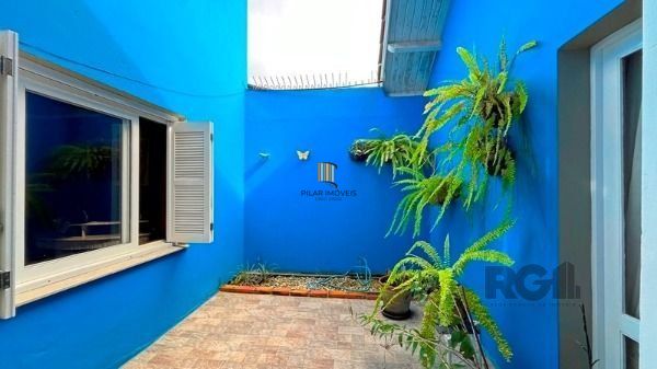 Casa em Porto Alegre, no bairro Ipanema, com 3 dormitório(s), à venda.