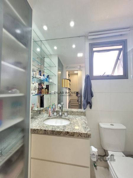 Apartamento em Porto Alegre, no bairro Cavalhada, com 3 dormitório(s), e 3 banheiros, à venda.